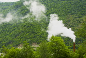 Le débat sur le changement climatique et la gestion durable a depuis longtemps fait son entrée dans le quotidien des entreprises. Alors que de nombreuses entreprises mesurent déjà les émissions directes (Scope 1) et les émissions causées par la consommation d'énergie (Scope 2), les émissions dites de Scope 3 sont de plus en plus au centre de l'attention. Que cache exactement le concept d'émissions de Scope 3 ? Pourquoi est-il indispensable pour les entreprises de les calculer, et comment peut-on relever les défis de cette tâche complexe ?
